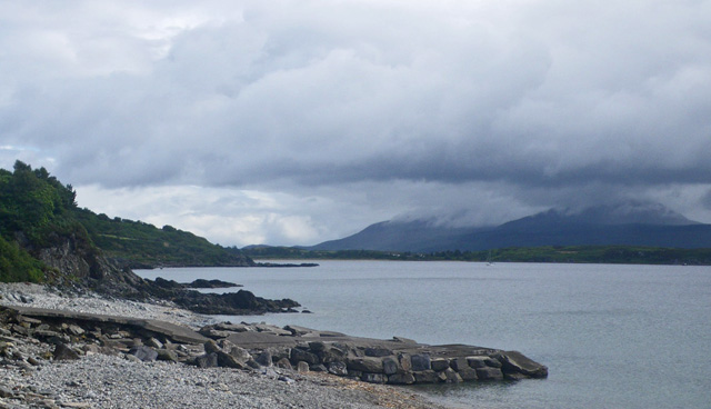 Fitxategi:Ragged shoreline leading to Dippen Bay - geograph.org.uk - 1450295.jpg