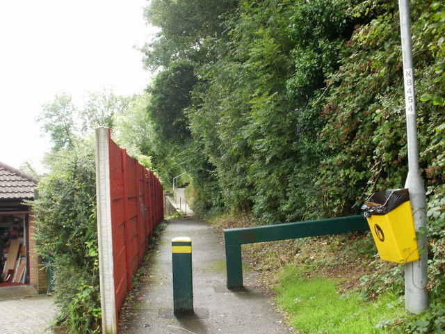 File:Short cut from Malpas to Brynglas - geograph.org.uk - 1429388.jpg