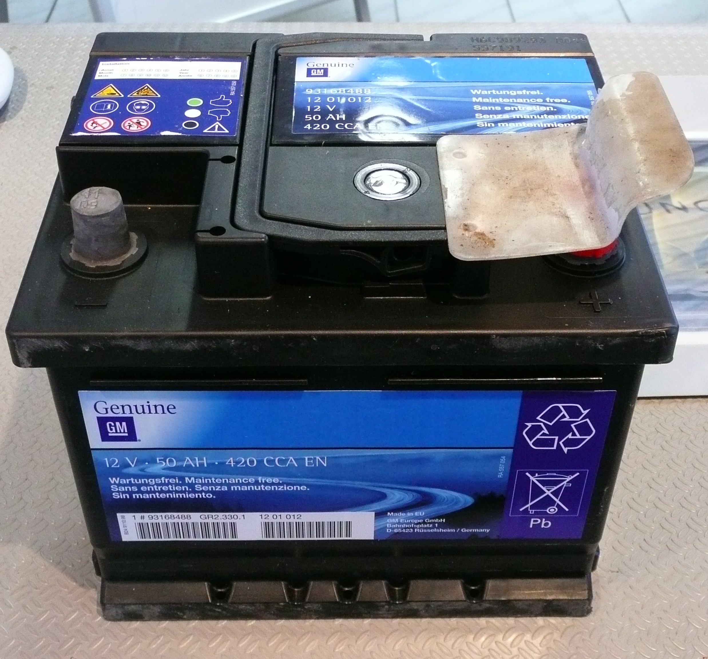 File:Starterbatterie 12 V 50 AH.JPG - Wikimedia Commons