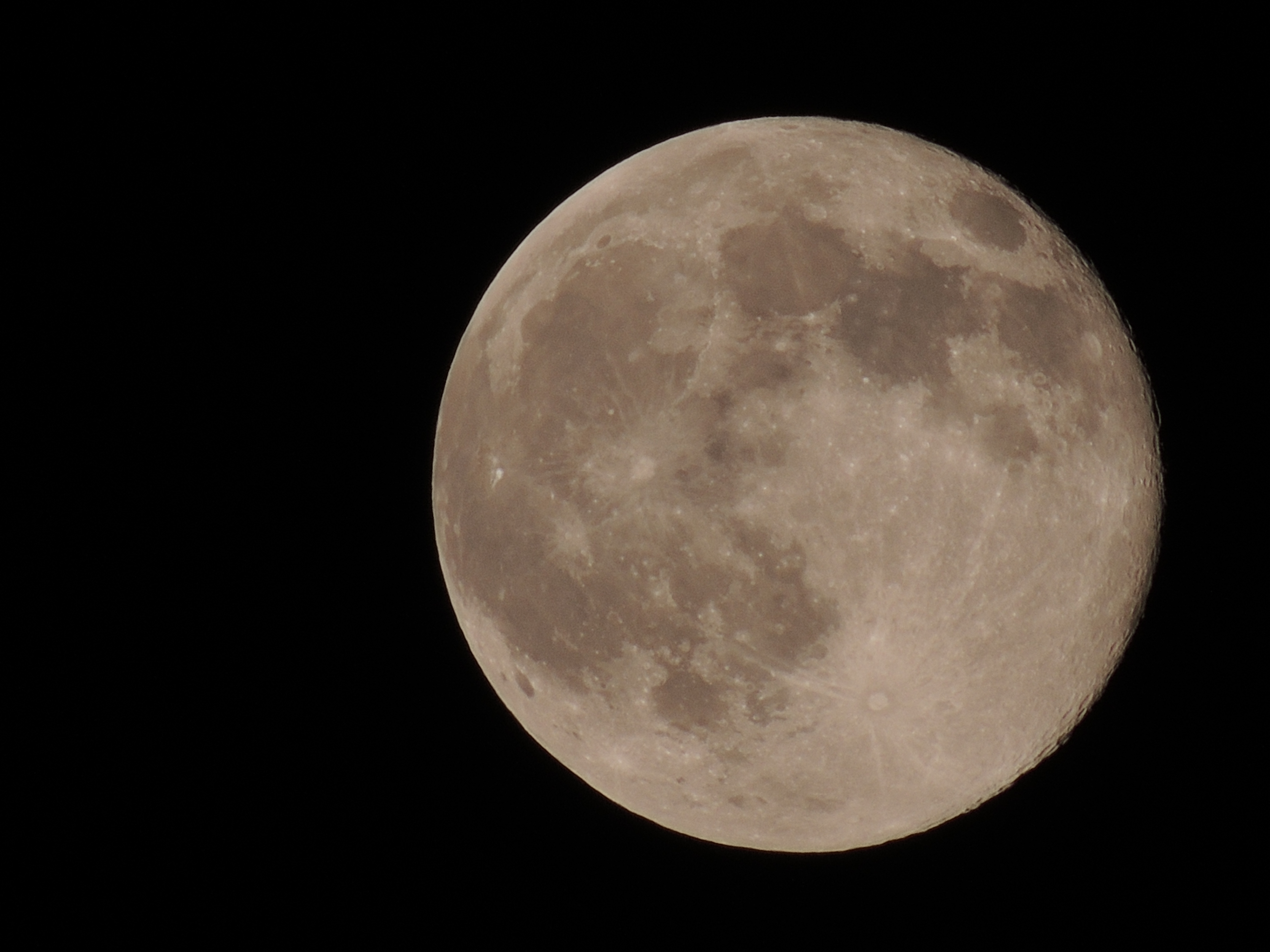 Луна была расколота. Луна. Гигантская Луна. Фото Луны. Раскол Луны.