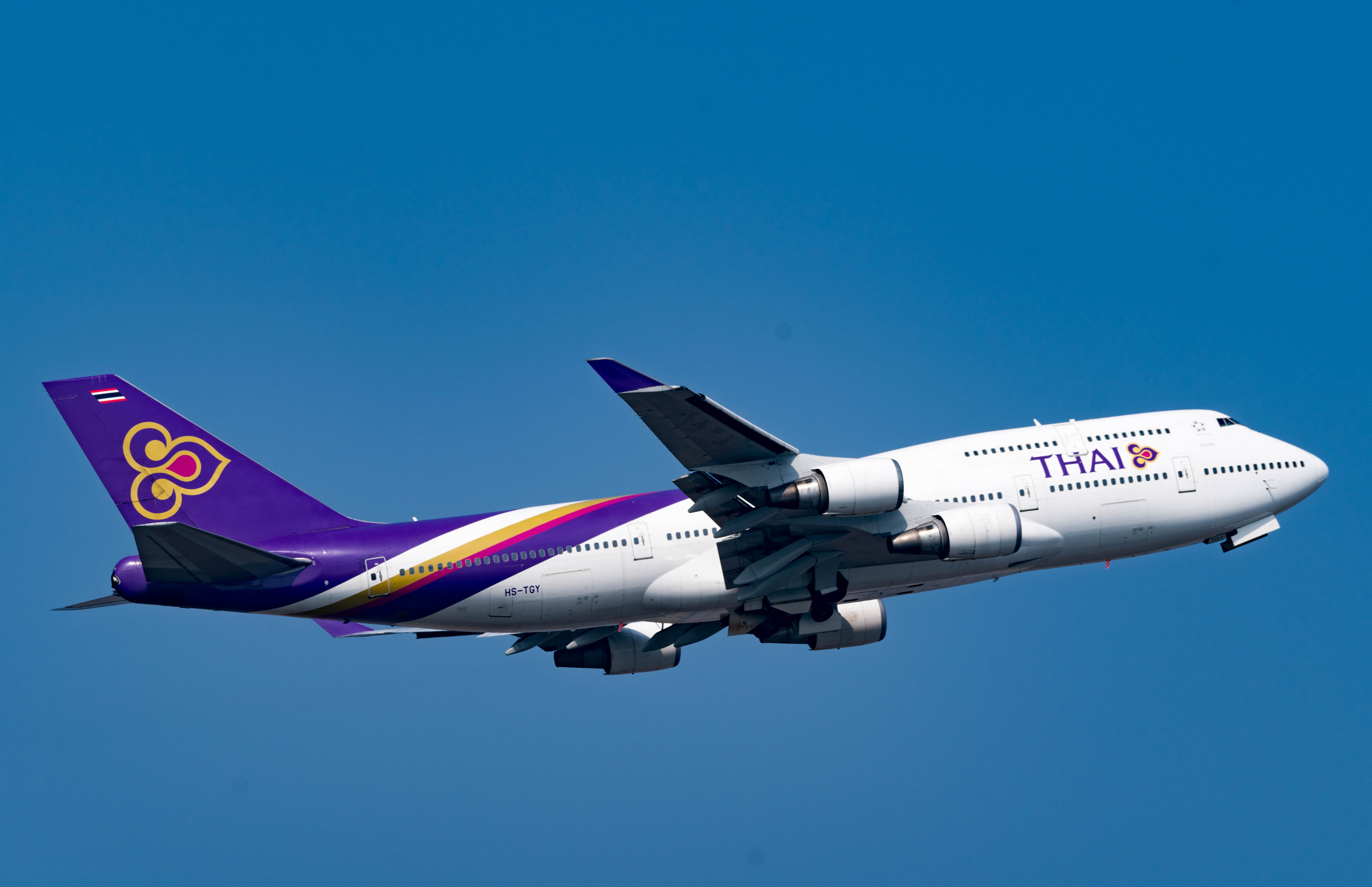 Россия тайланд самолет. Thai Airways Boeing 747 модель самолета. Реклама Thai Airways. 747 Thai Business.