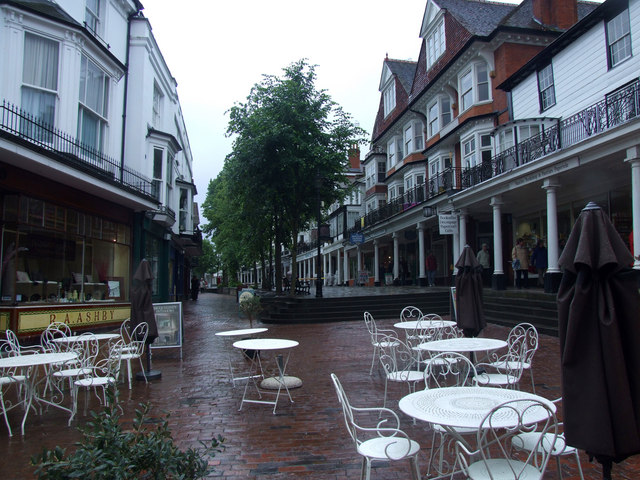 File:The Pantiles - geograph.org.uk - 468919.jpg