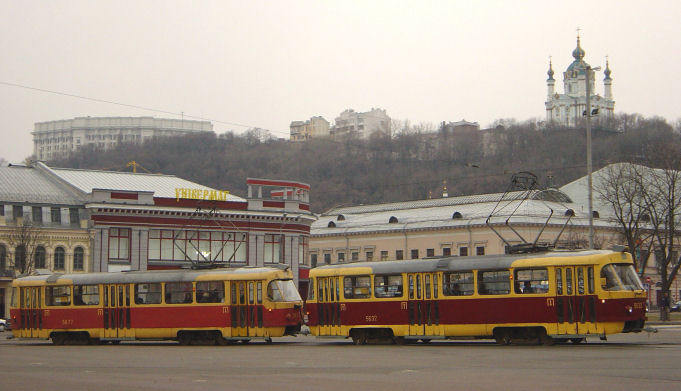 File:Tram in Kyiv on Kontraktova Square in 2003.jpg