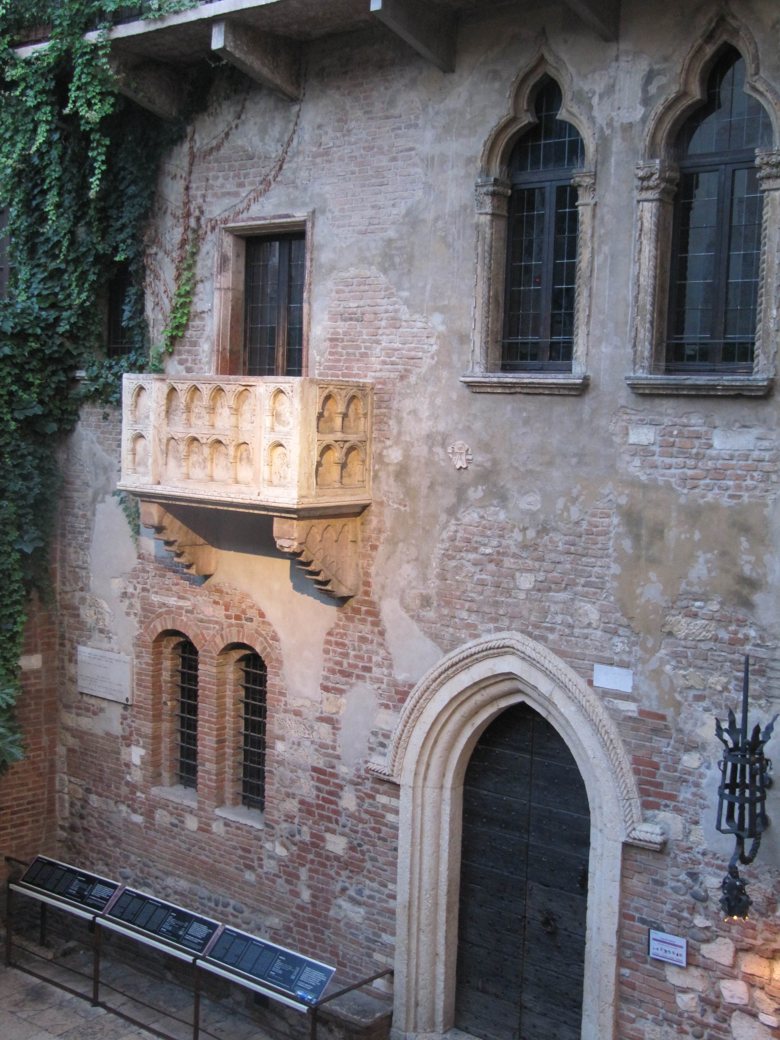 Datei:Verona-Juliet's balcony.jpg - Wikipedia