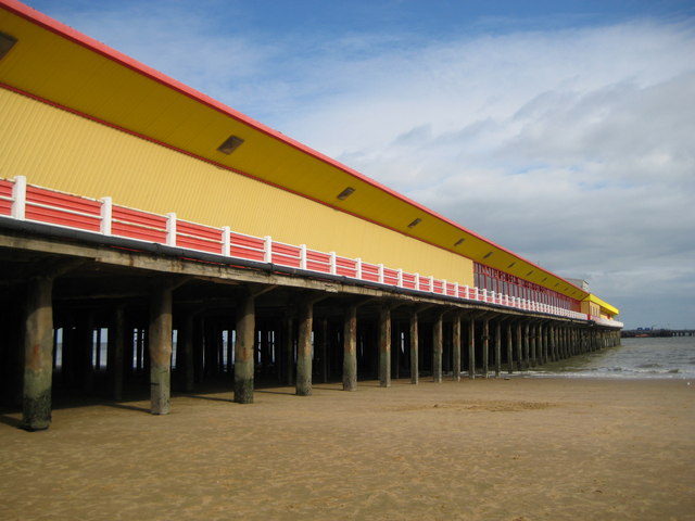 File:Walton-on-the-Naze, Walton Pier - geograph.org.uk - 1475537.jpg