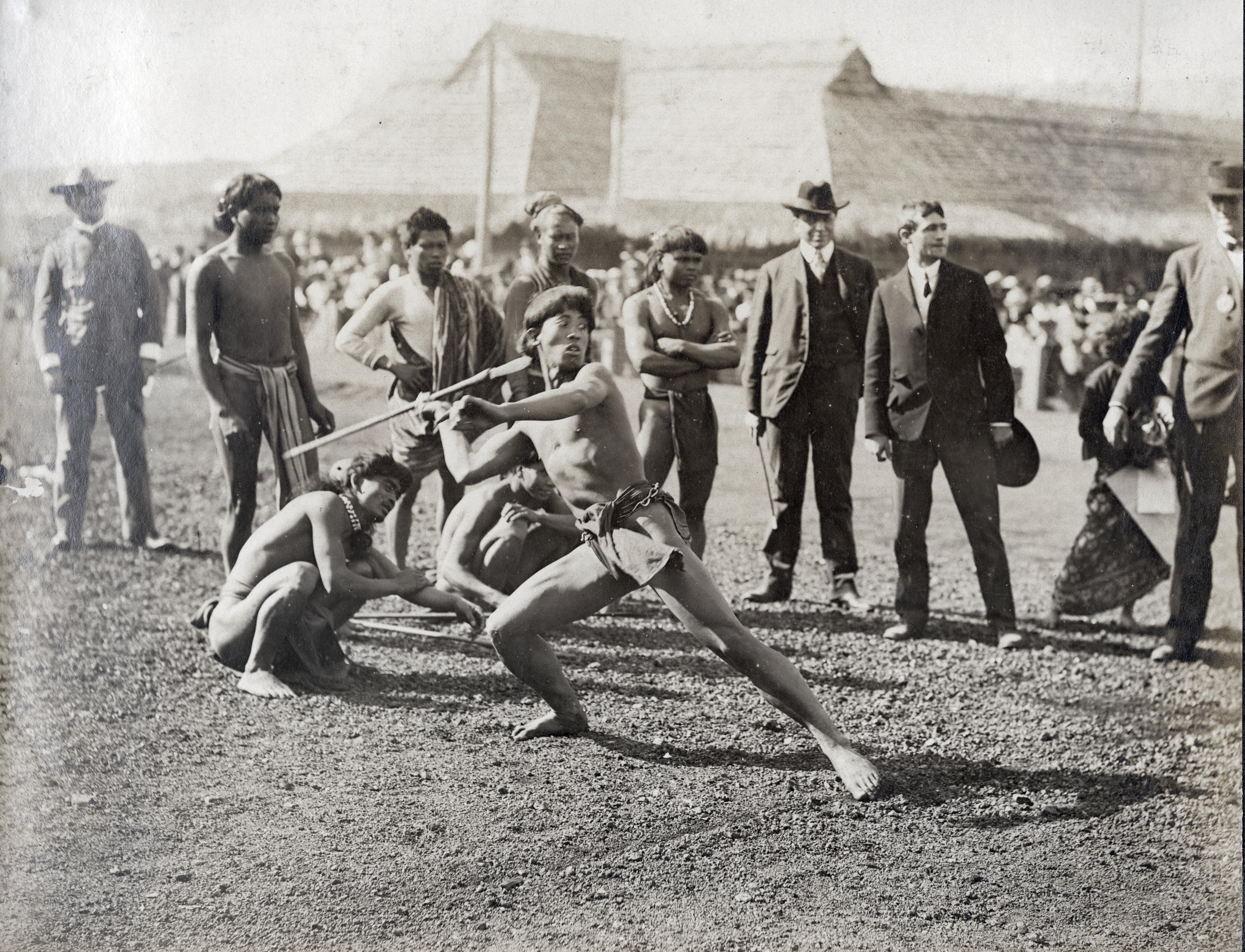 File:"Spear throwing contest of Igorrote Warriors ...