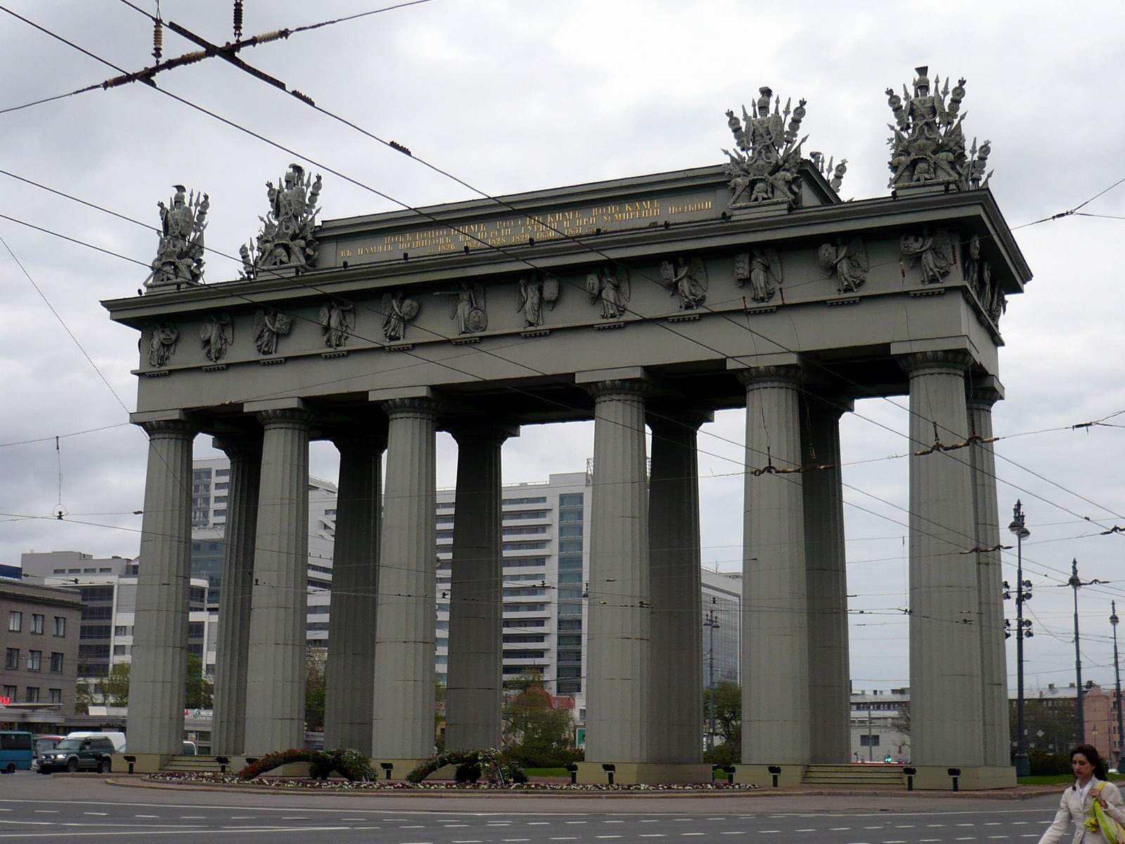 Петербург московские ворота. Московские триумфальные ворота (1834—1838).. В.Стасов. Московские триумфальные ворота. Санкт-Петербург. 1834–1838.. Станция метро московские ворота Санкт-Петербург. Московские триумфальные ворота Стасова 19 века.