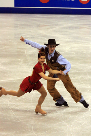 File:2009 Skate Canada Dance - Emily SAMUELSON - Evan BATES - 2979a.jpg