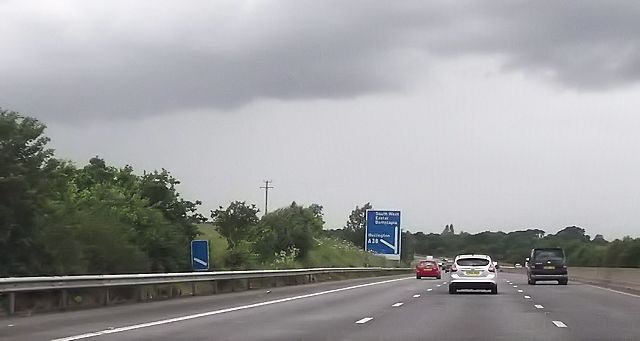 File:Approaching junction 26 - geograph.org.uk - 4032939.jpg