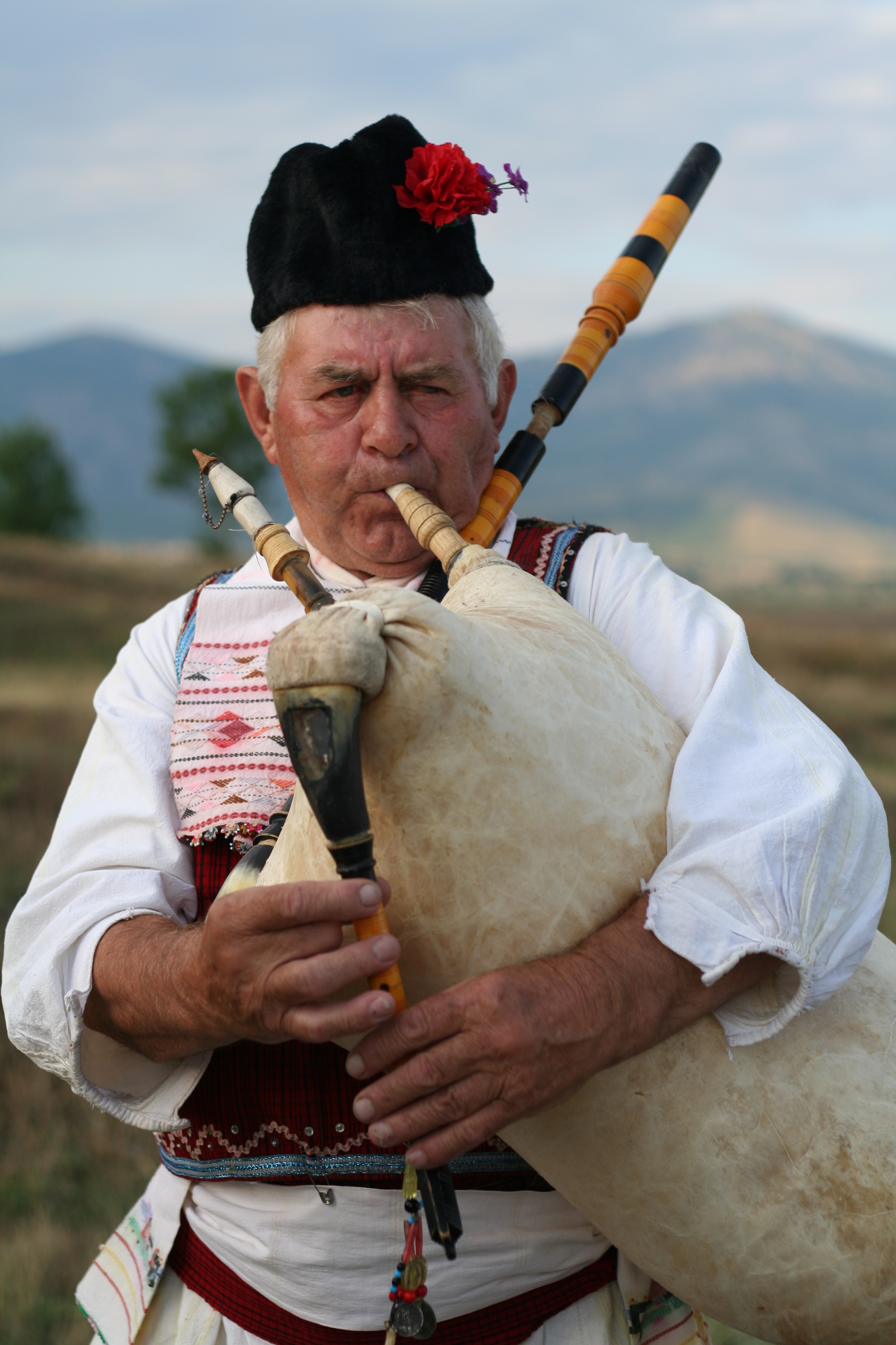 File:Bagpipe player in Dolneni.jpg - Wikimedia Commons