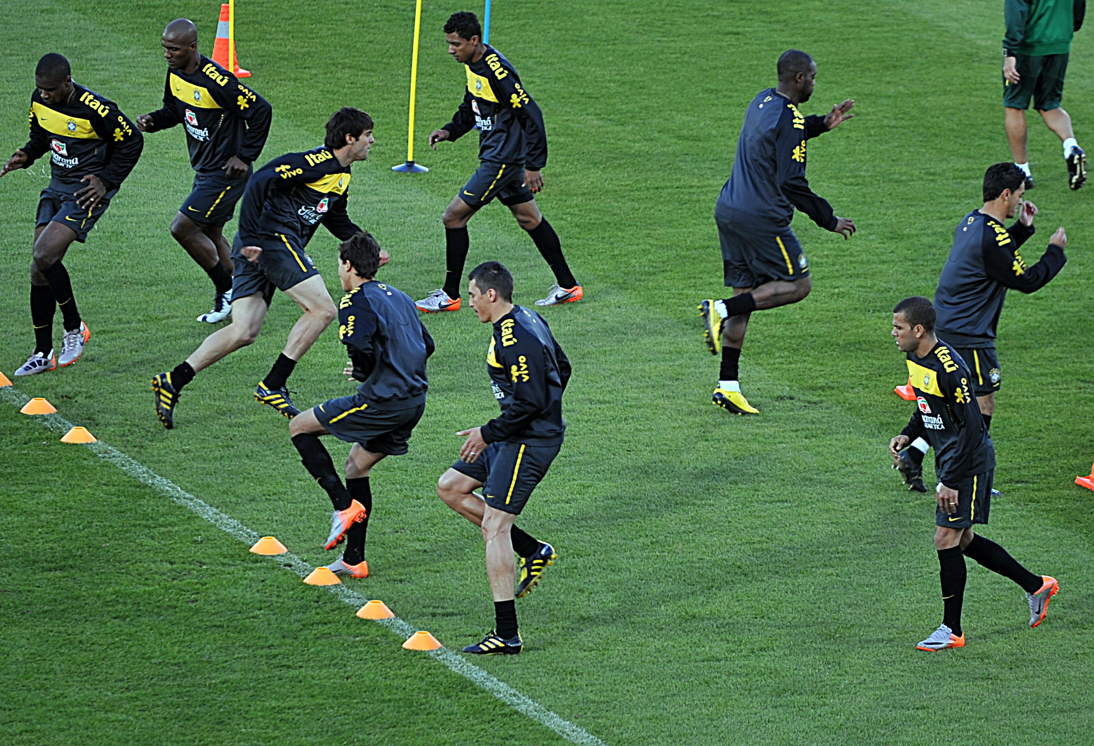 File:Brazil national football team training at Dobsonville Stadium  2010-06-03 13.jpg - Wikimedia Commons