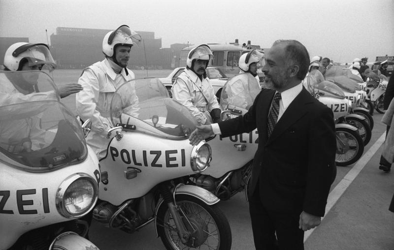 File:Bundesarchiv B 145 Bild-F054867-0022A, Hannover, Staatsbesuch König von Jordanien.jpg