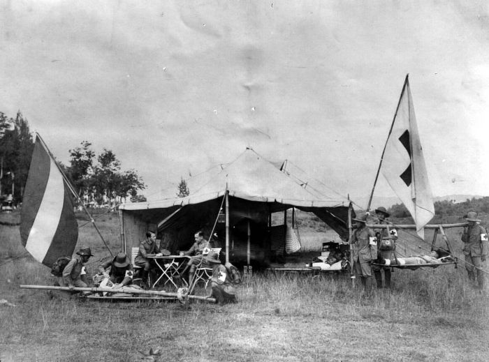 File:COLLECTIE TROPENMUSEUM Veldhospitaal in Nederlands-Indië TMnr 10002046.jpg