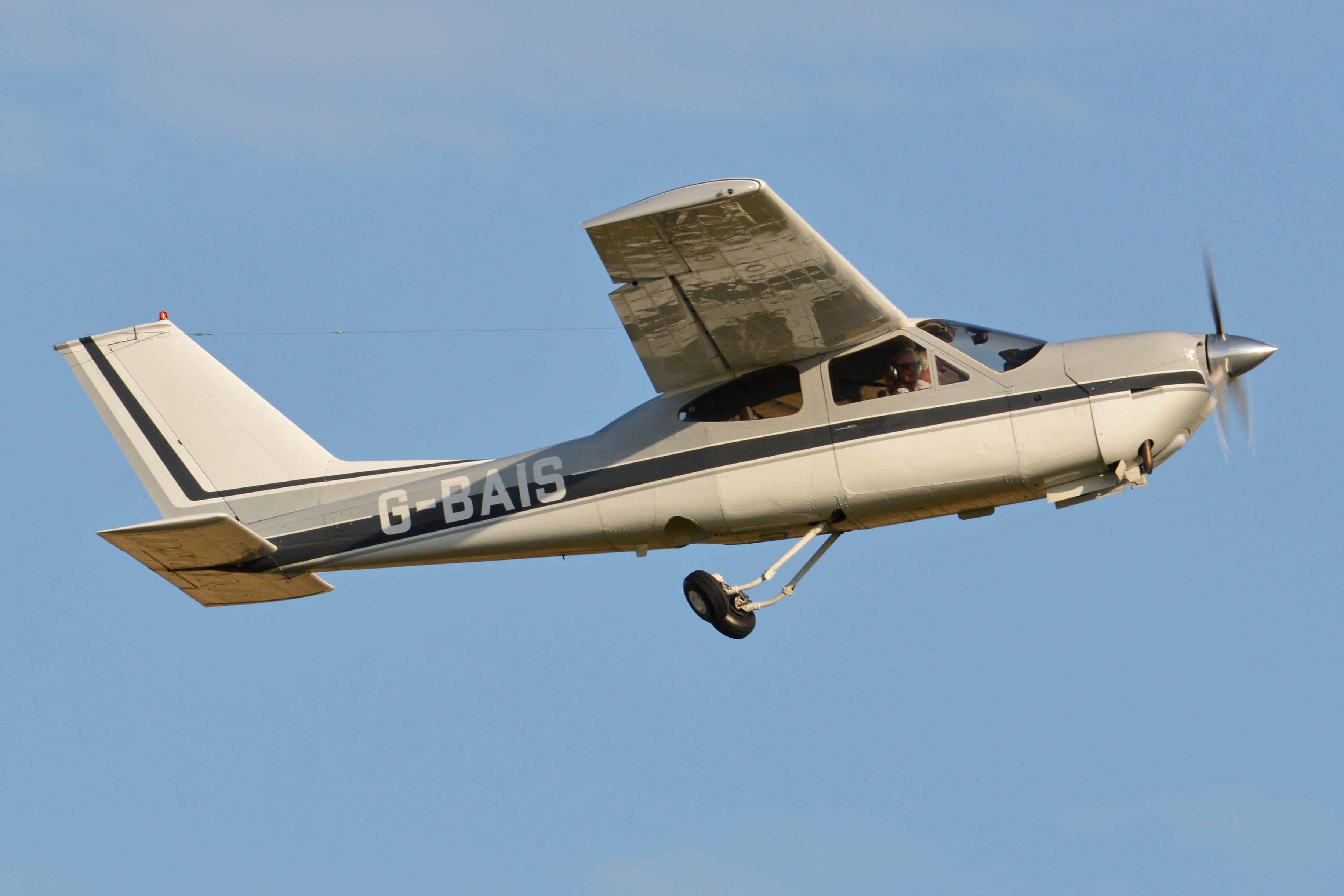 Discover the Cessna 177 Cardinal: Comfort and Reliability in a Light Aircraft