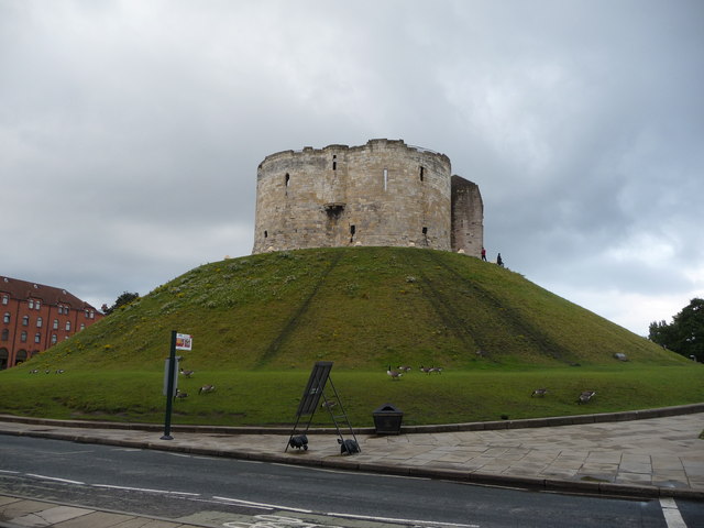 File:Clifford's Tower, York - geograph.org.uk - 2521837.jpg