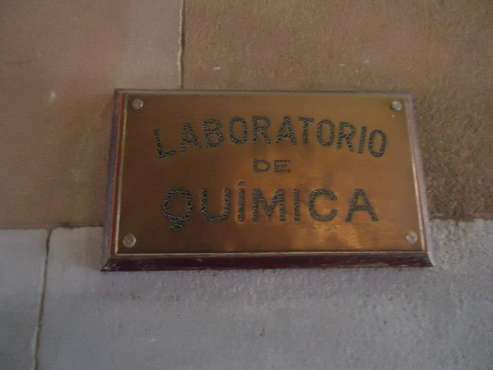 File:Colegio Nacional de Buenos Aires - Laboratorio de química, placa.jpg