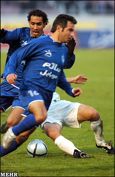 File:Esteghlal FC vs Pas FC, 6 January 2006 - 19.jpg