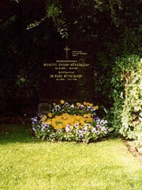 File:Grave Anday Rosette.jpg