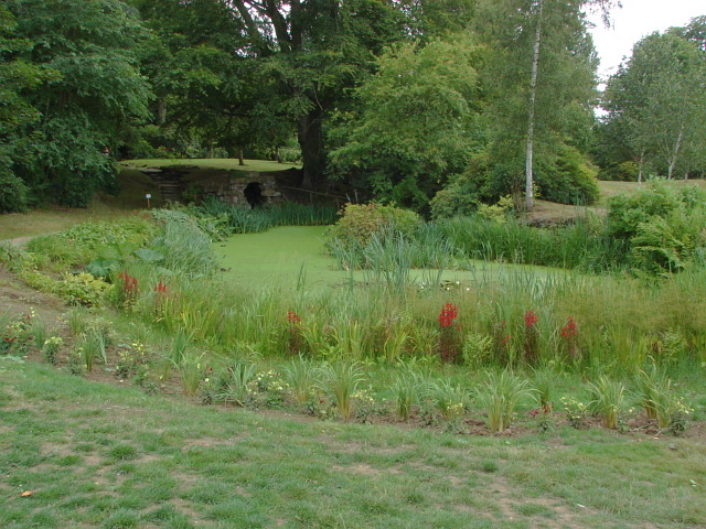 File:Hever Castle - geograph.org.uk - 2017903.jpg