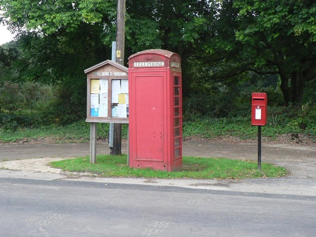 File:Holtwood, postbox No. BH21 20, phone, notice board - geograph.org.uk - 944544.jpg