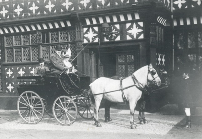 File:Horse and carriage at Bramall Hall 1897.jpg