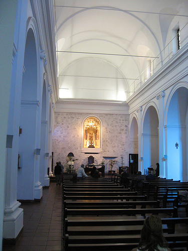 File:Iglesia en Colonia del Sacramento.jpg