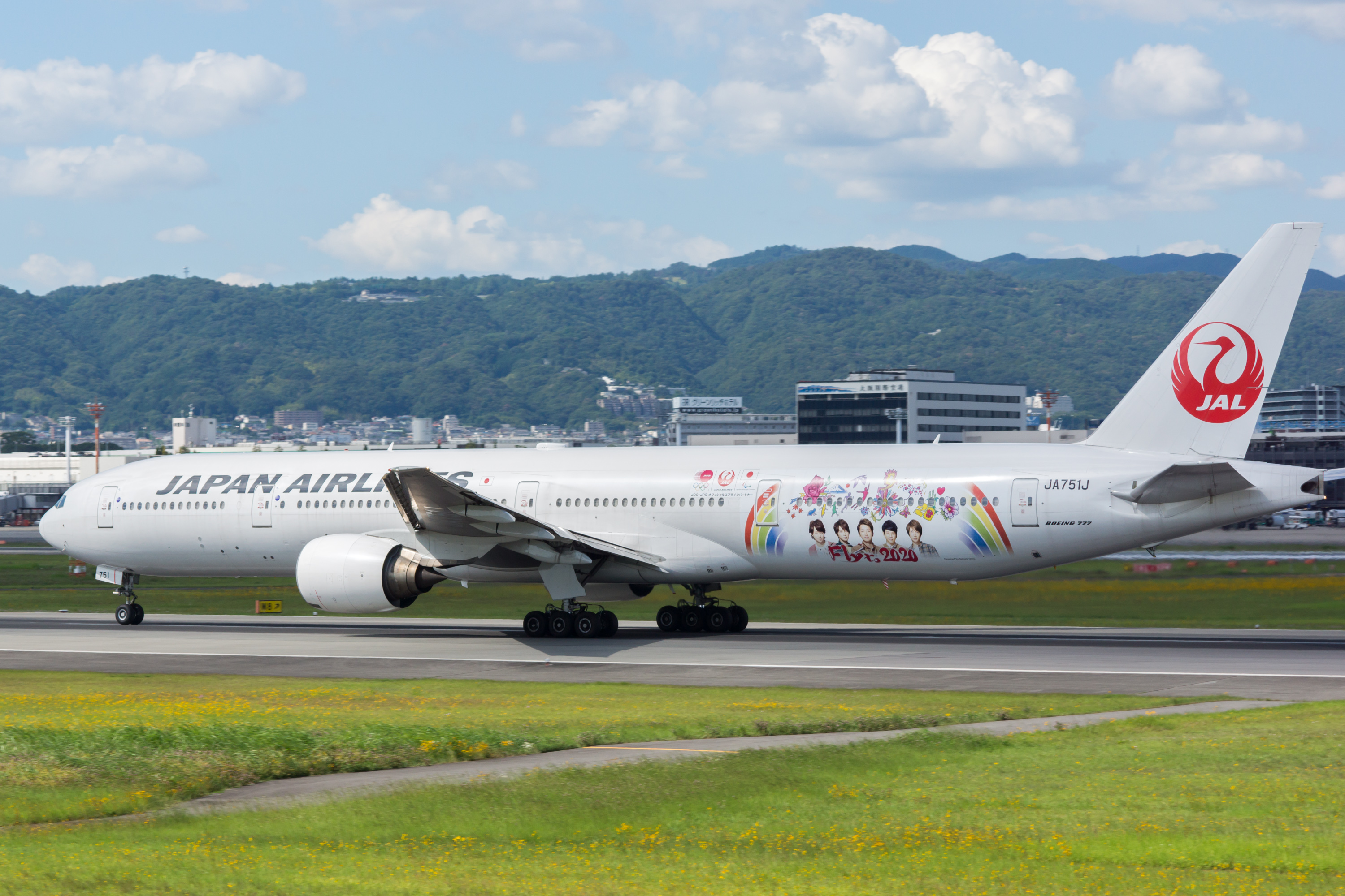 ファイル:Japan Airlines, B777-300, JA751J (19715148005).jpg