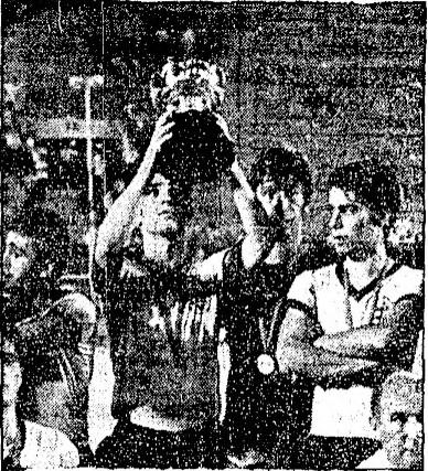 File:Maccabi Tel Aviv with Asian Club trophy (1969).jpg - Wikimedia Commons