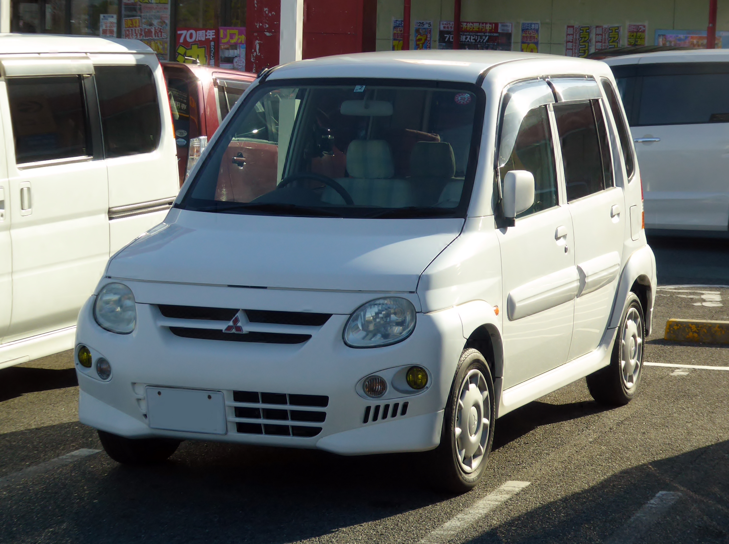 Стильный автомобиль с эффективным расходом топлива: Mitsubishi Toppo BJ Wide