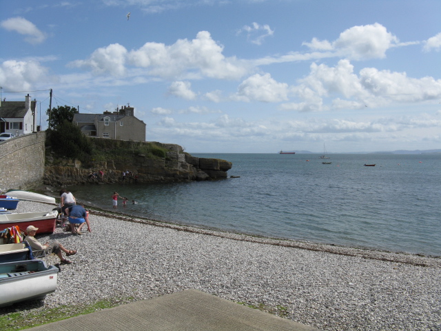 File:Moelfre - Central Foreshore - geograph.org.uk - 1436426.jpg