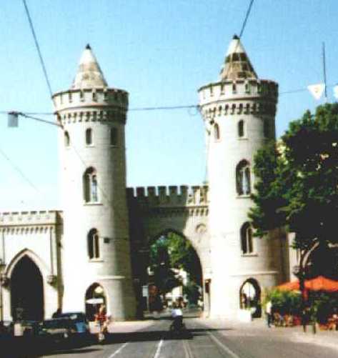 File:Nauener Tor.JPG