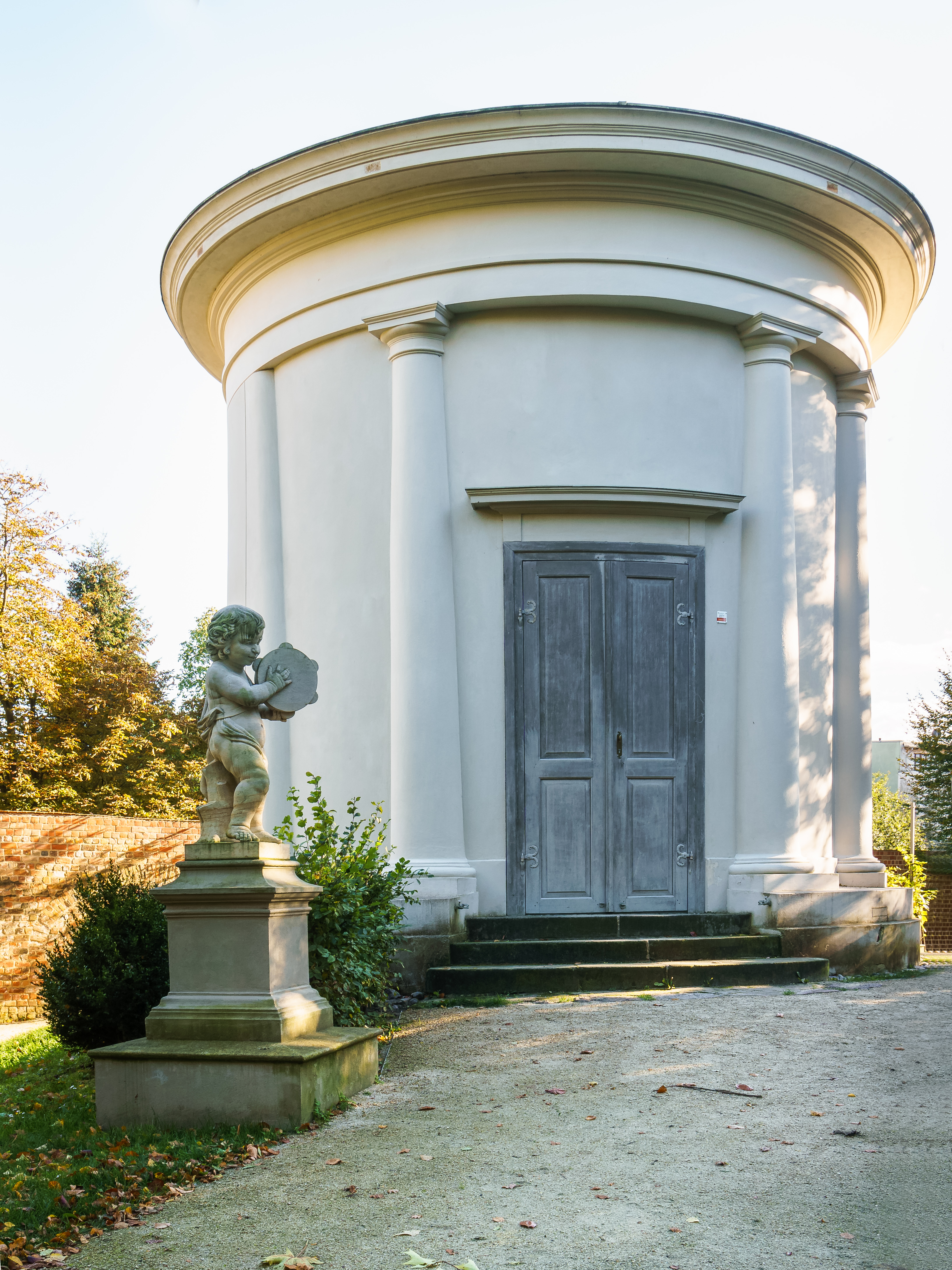 File Neuruppin Tempelgarten Apollotempel 02 Jpg Wikimedia Commons