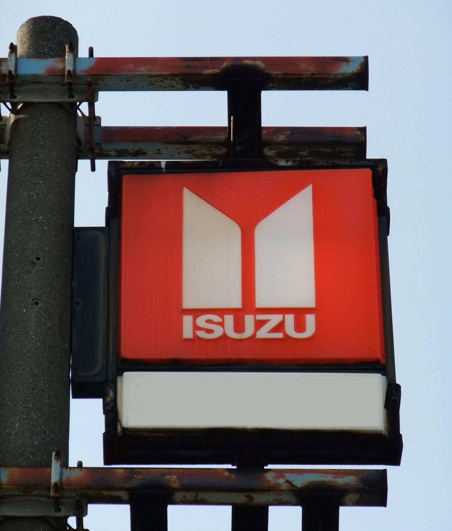 vintage isuzu emblem