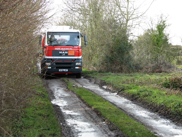 File:Oil tanker on Springwood Lane - geograph.org.uk - 4332183.jpg