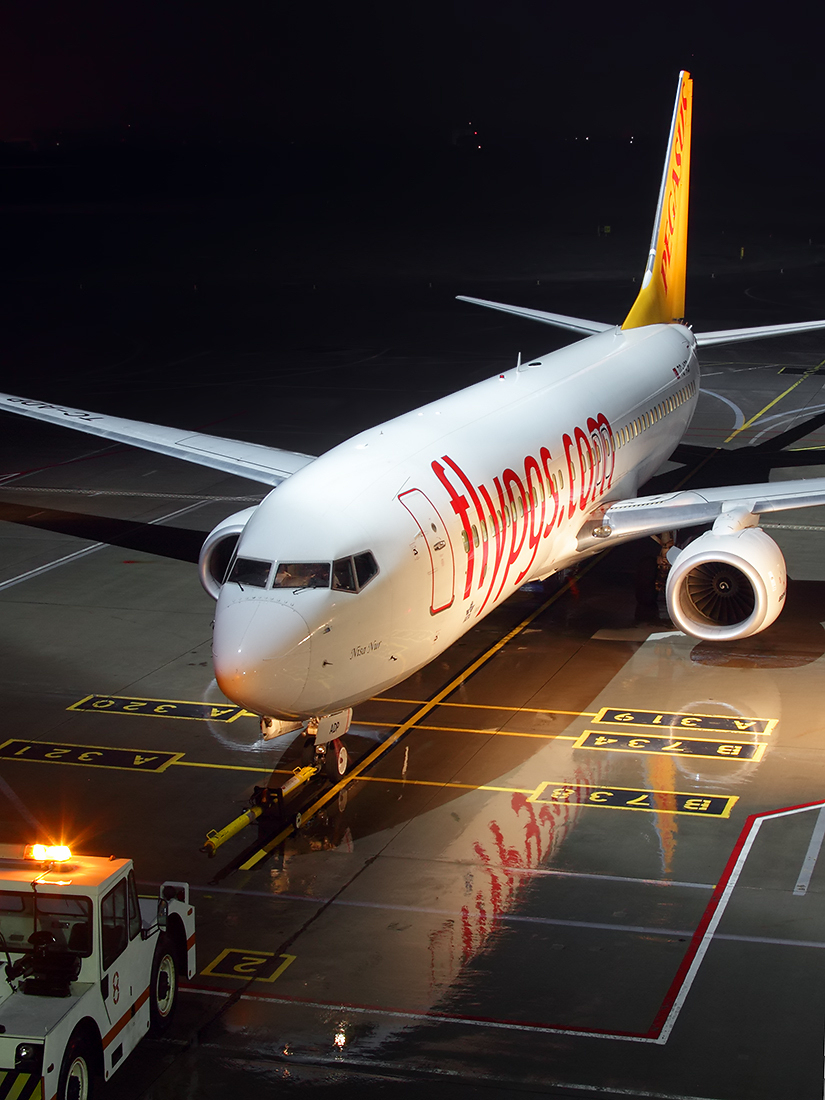 Эйрлайнс pegasus. Боинг 737. Пегасус Аирлинес авиакомпания. Боинг 737 Пегасус. Boeing 737-82r.