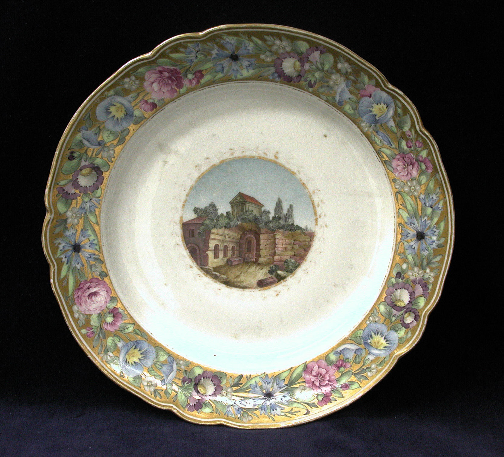 Imperial porcelain 1744 st petersburg. Императорский фарфоровый завод 18 век. ИФЗ Императорский фарфоровый завод 18 век. Тарелки Императорского фарфорового завода 18век. Виноградовский фарфор 18 века в России.