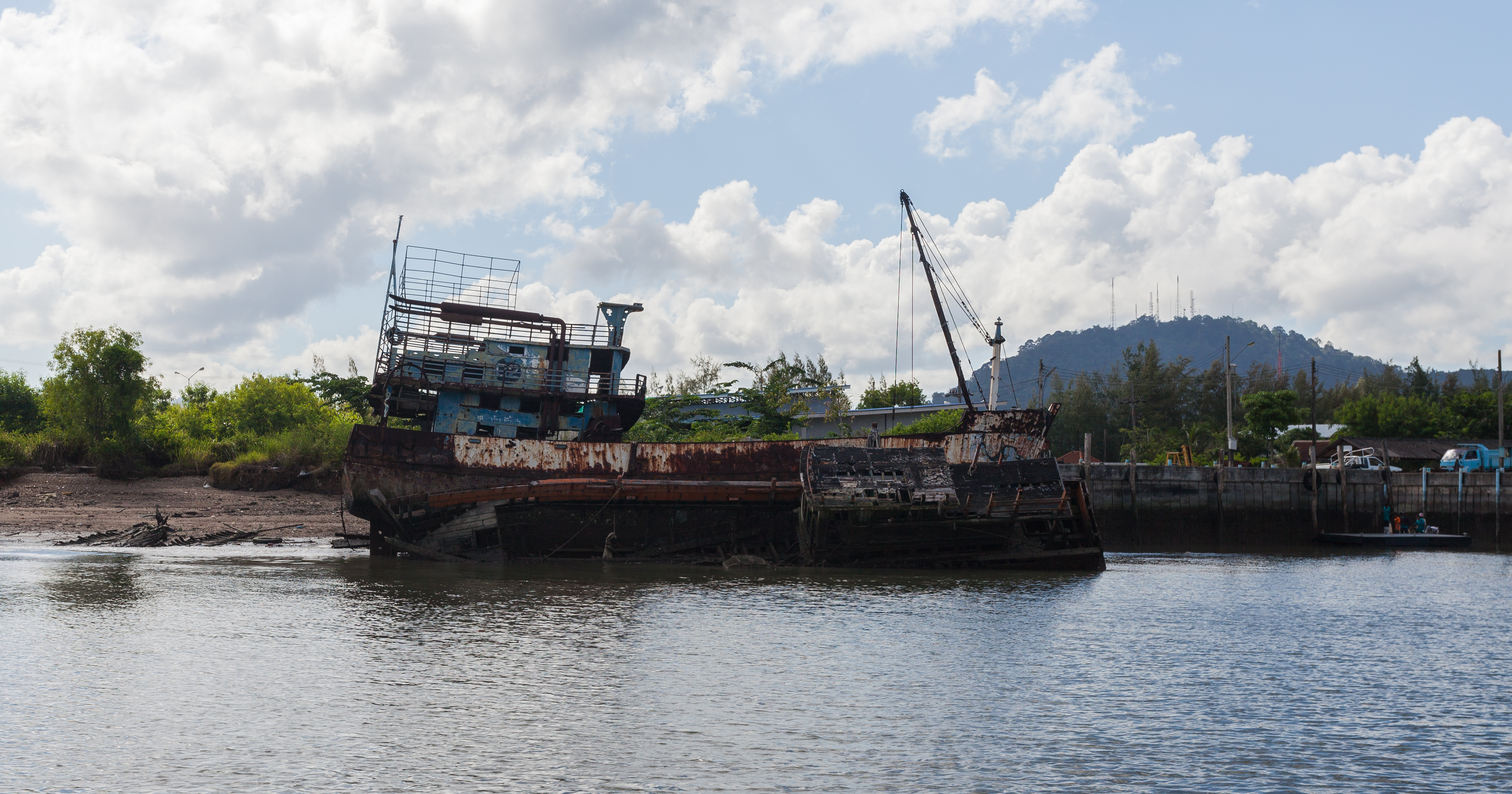 Porto de phuket. Дорога в порт Байкал. Кунц порт Байкал. Остров Попова инфраструктуры. Паром на остров Попова.