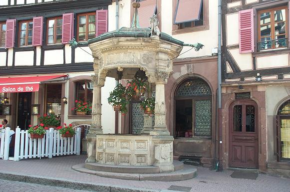 File:Puits à six seaux, Obernai, Alsace, France.jpg