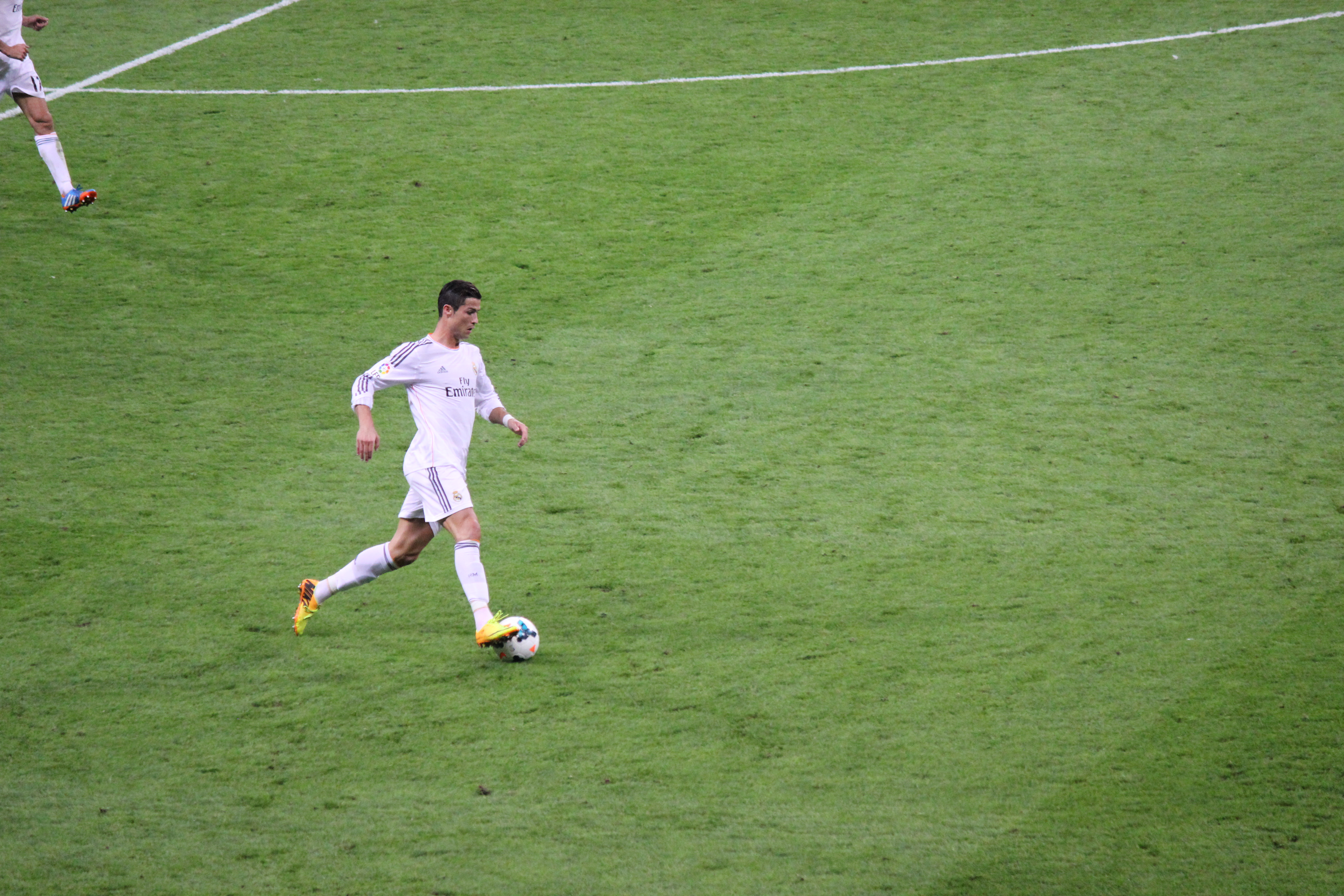 File:Real Madrid vs. Atlético Madrid 28 September 2013 Set B 19.JPG - Wikimedia Commons