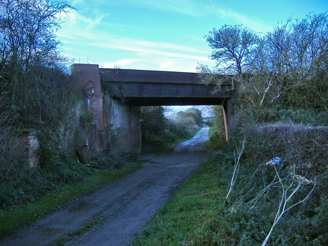 File:Riplingham Road rail bridge - geograph.org.uk - 609431.jpg