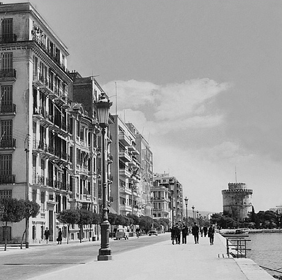 File:Thessaloniki-1960-seafront.png