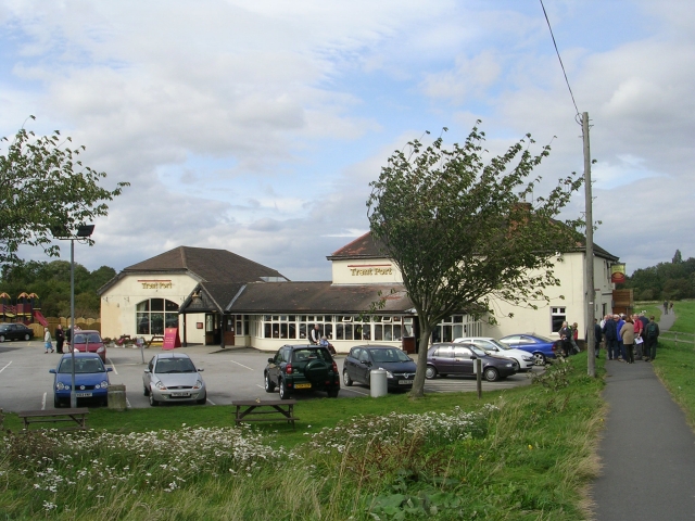 File:Trent Port Inn - geograph.org.uk - 1484676.jpg