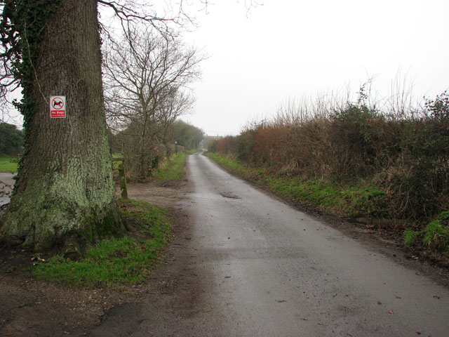 File:View west along School Lane - geograph.org.uk - 1121605.jpg