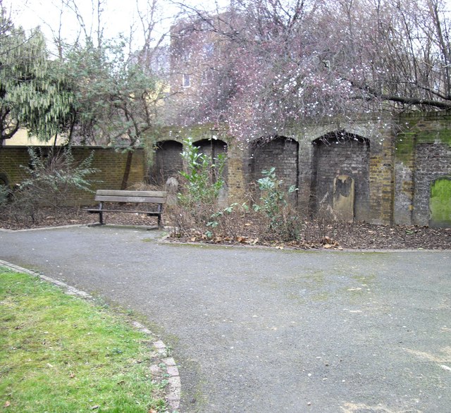 File:View within Lambeth High Street Recreation Ground - geograph.org.uk - 1182444.jpg