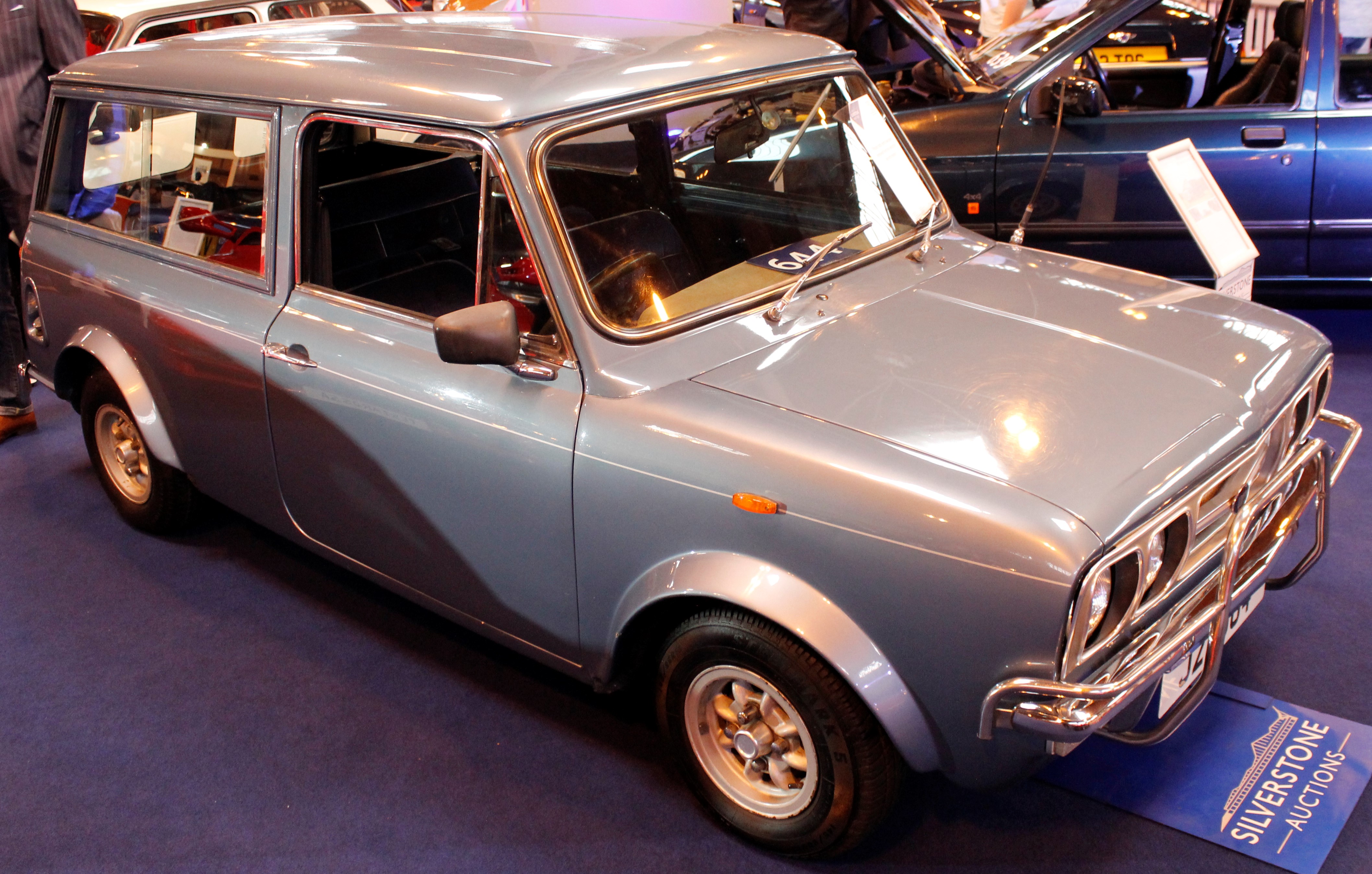 https://upload.wikimedia.org/wikipedia/commons/3/36/Wood_and_Pickett_Mini_Clubman_%2822874686963%29.jpg