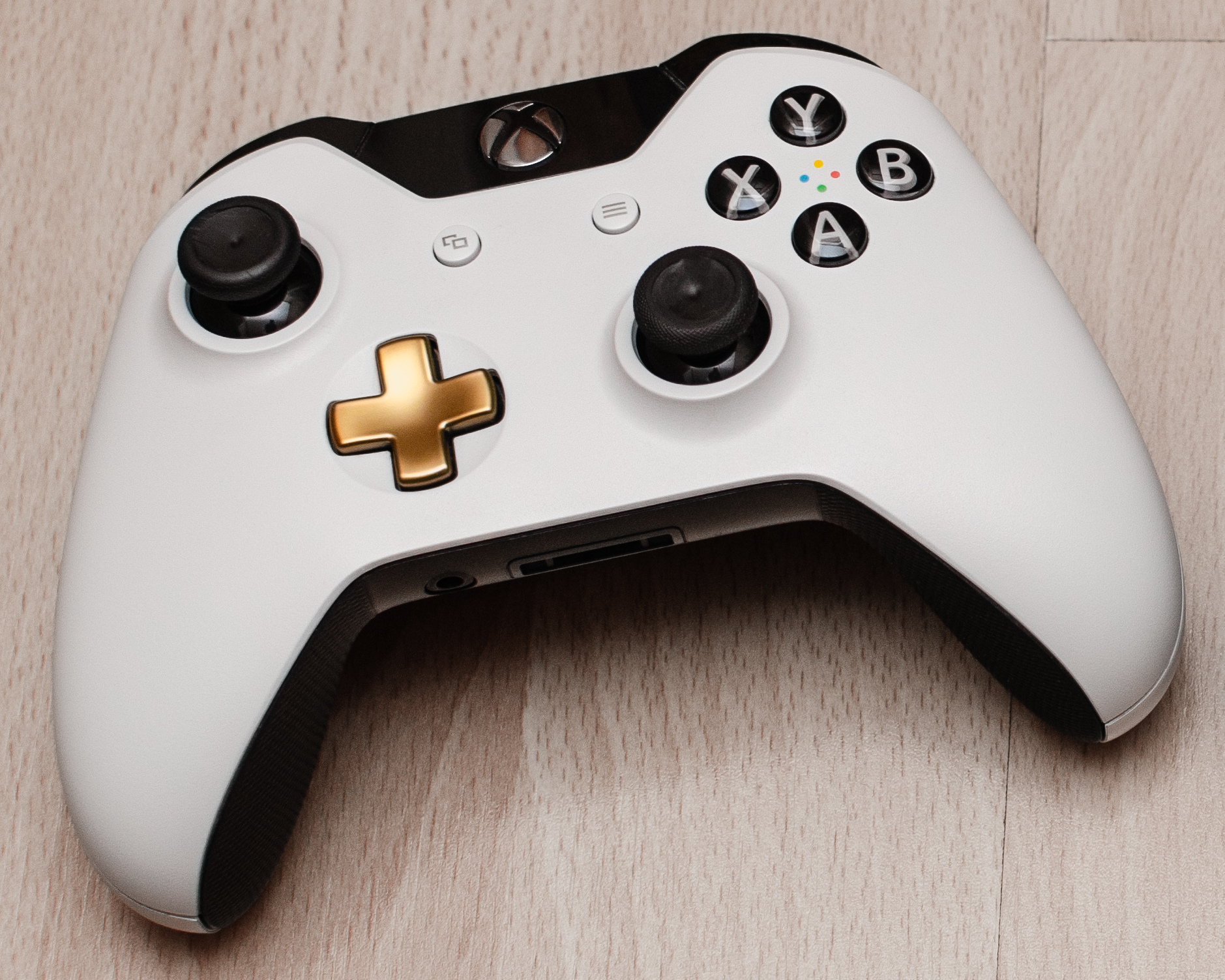 File:Xbox-360-Wireless-Controller-White.jpg - Wikipedia