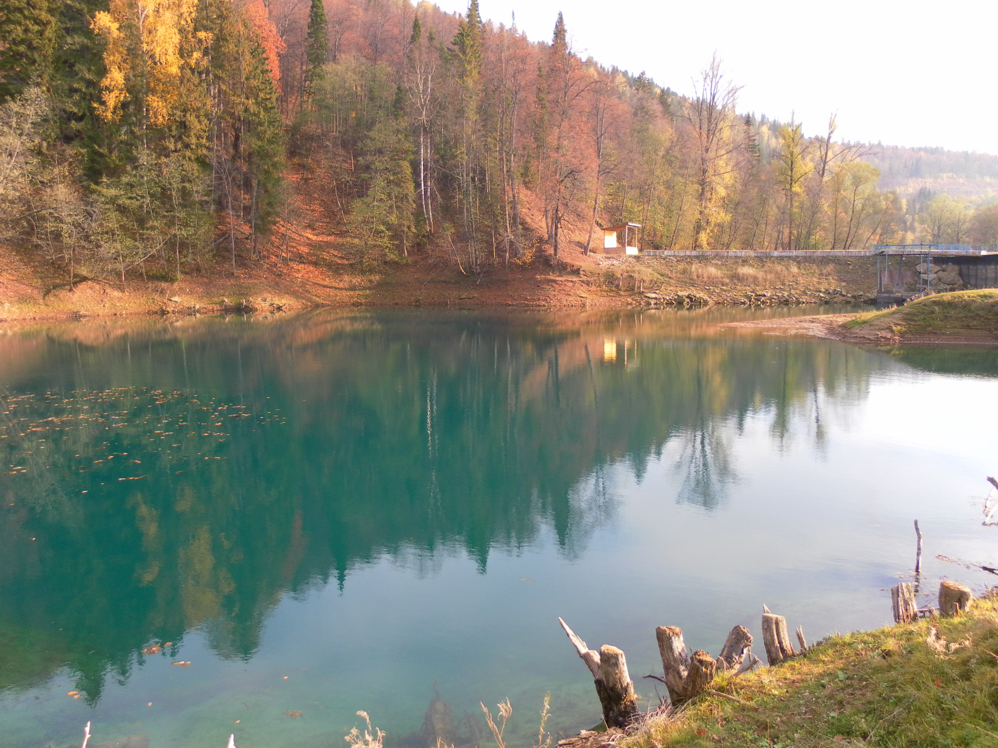 Село красный башкортостан. Голубое озеро Нуримановский район. Озеро Сарва Нуримановский район. Красный ключ Нуримановский район Родник. Озеро красный ключ Башкортостан.