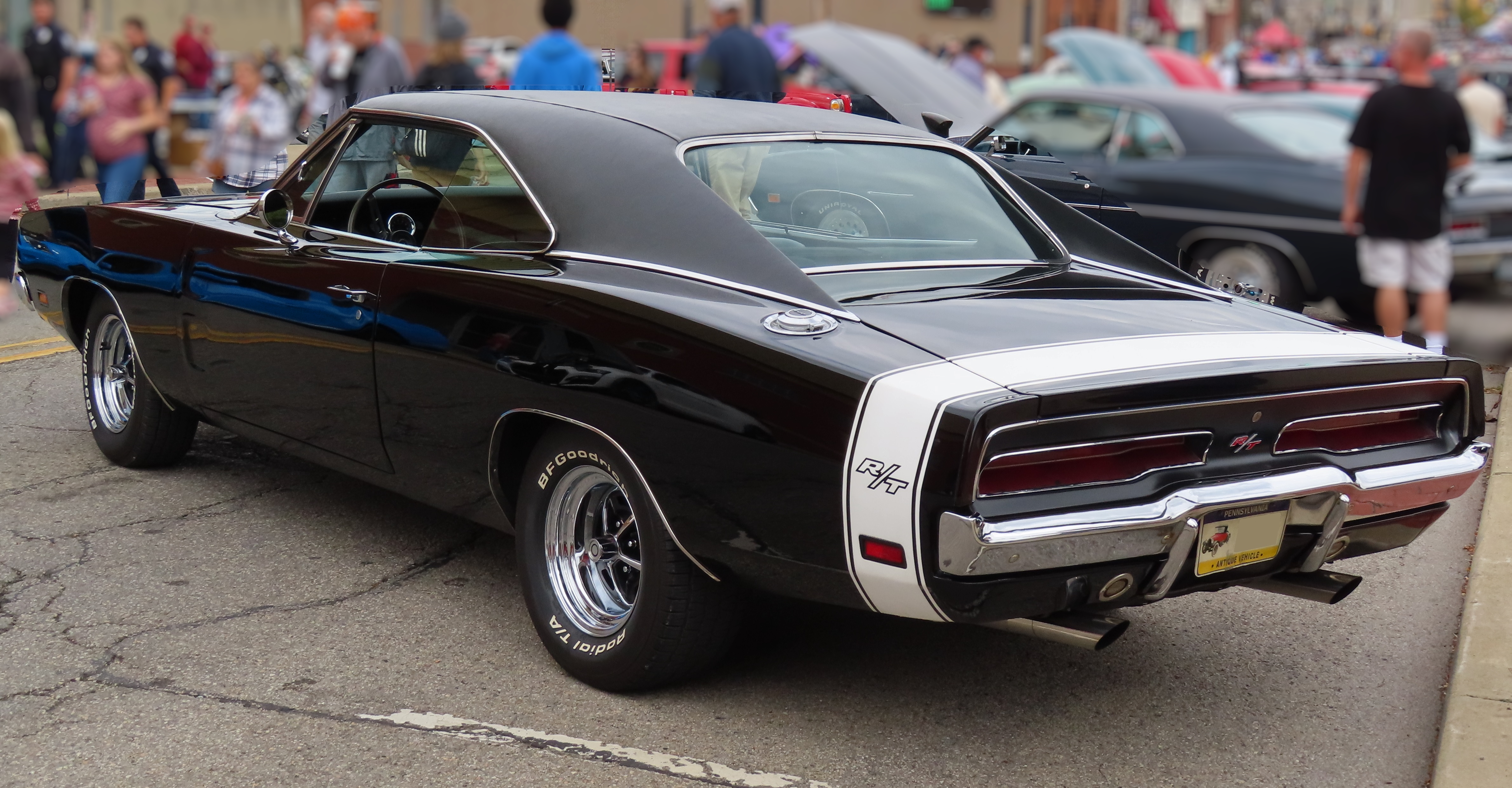 File:1969 Dodge Charger R-T, rear left (2022 Ellwood City Fall Fest & Car  Cruise).jpg - Wikimedia Commons