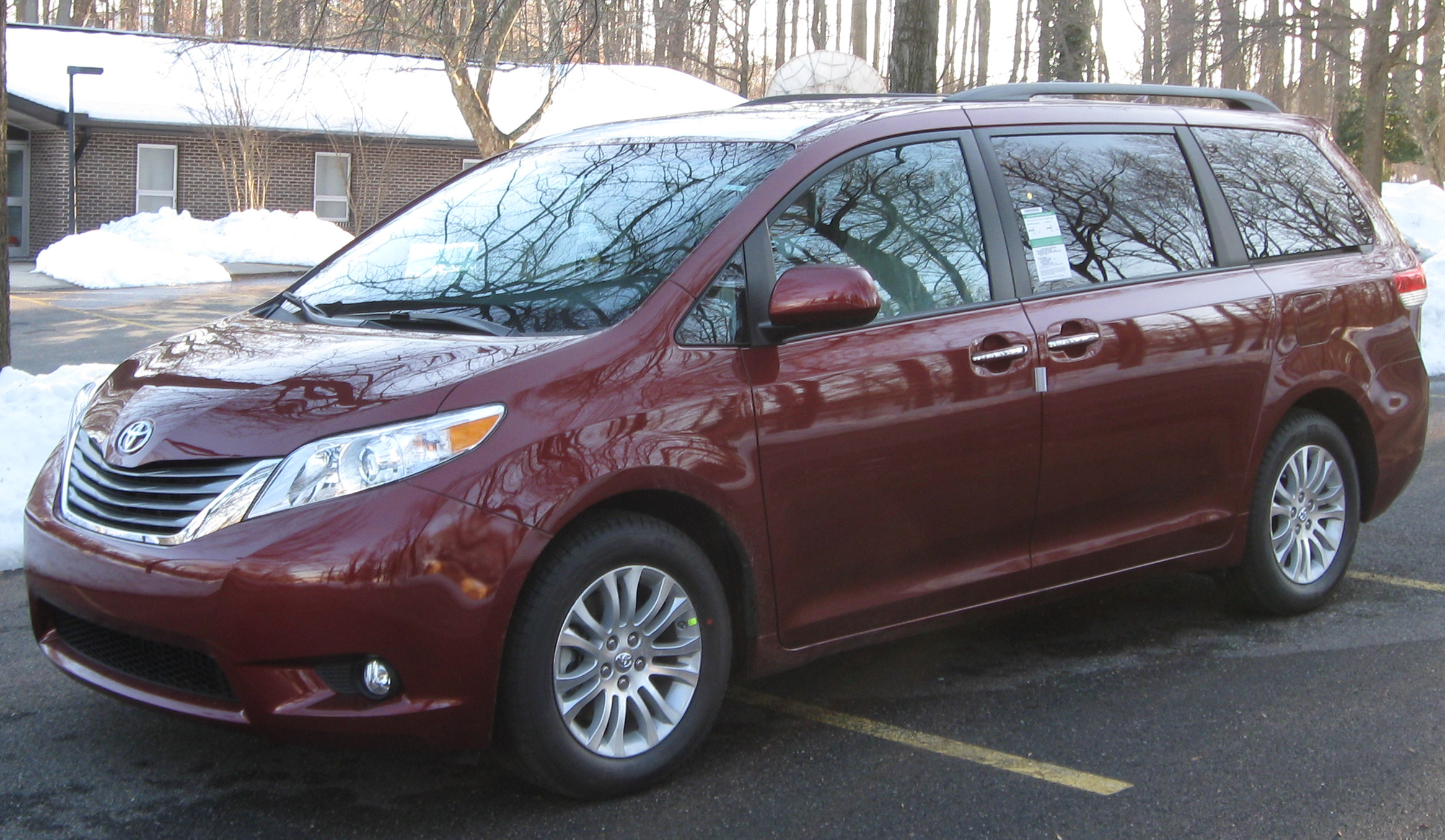 2010 toyota sienna xle #3