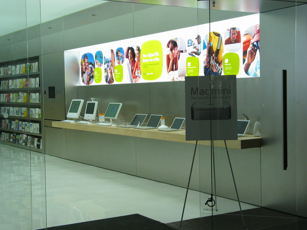 Dec 5, 2019 Palo Alto / CA / USA - Apple Store Facade in Silicon Valley;  Customers Shopping Inside the Store Visible through the Editorial Stock  Photo - Image of logo, computer: 181715118